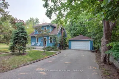 Detached in Burlington