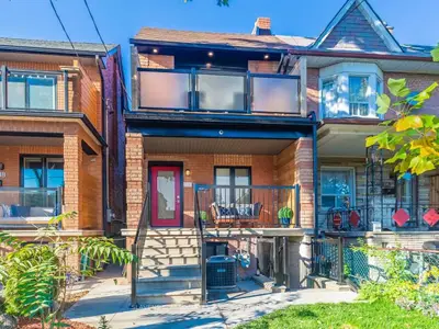 116 Armstrong Avenue Main, Toronto W02, On M6h 1v8
