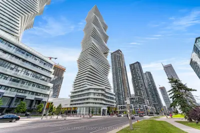 3900 Confederation Parkway 3308, Mississauga, On L5b 0k7