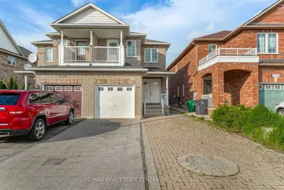 7177 Village Walk E, Mississauga, On L5w 1x2