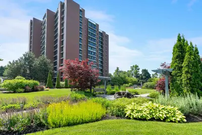 1400 Dixie Road 204, Mississauga, On L5e 3e1