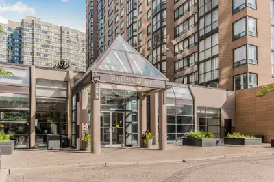 285 Enfield Place 1606, Mississauga, On L5b 3y6