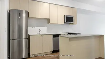 2433 Dufferin Street 215, Toronto W04, On M6e 3t3