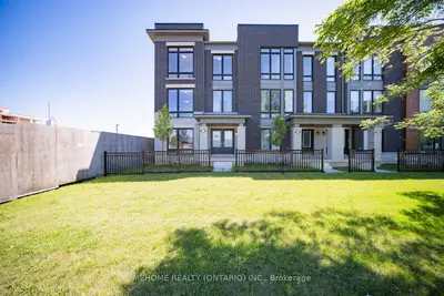 Att/Row/Townhouse in Oakville