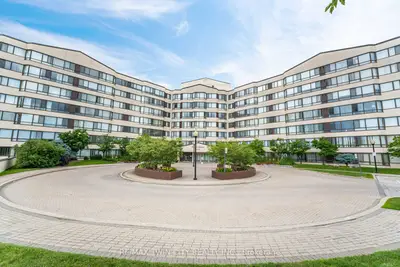 1001 Cedarglen Gate 617, Mississauga, On L5c 4r2