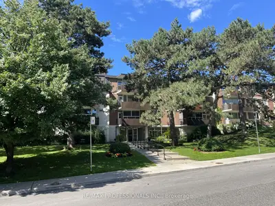100 Coe Hill Drive 205, Toronto W01, On M6s 3e1
