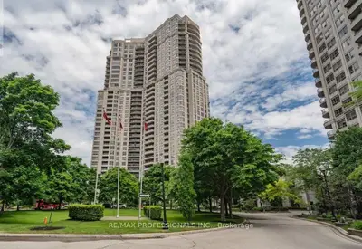 35 Kingsbridge Garden Circle 211, Mississauga, On L5r 3z5