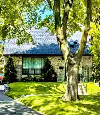 18 Heslop Drive, Toronto W06, On M8w 4r1