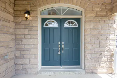 5147 Ancient Stone Avenue W, Mississauga, On L5m 8a9