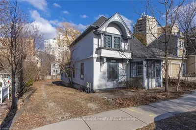 131 CHISHOLM Street, Oakville, ON L6K 3J1