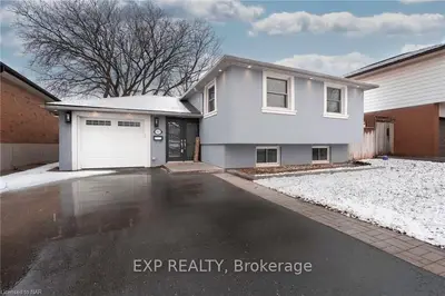 5525 ROMANWOOD Crescent, Burlington, ON L7L 3N2