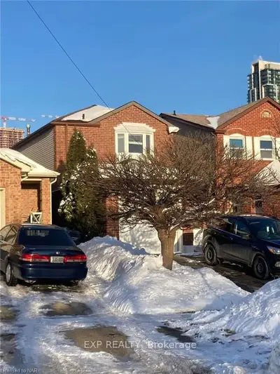 658 GALLOWAY - UPPER LEVEL Crescent, Mississauga, ON L5C 3W1