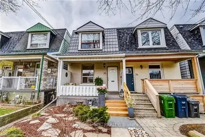 26 Hugo Avenue, Toronto W02, ON M6P 3T4