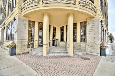 205 Lakeshore Road W 411, Oakville, ON L6K 0H8