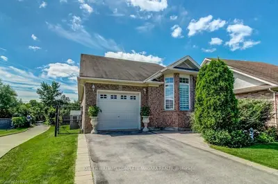 62 DOCTOR MOORE Court, Halton Hills, ON L7J 3A6