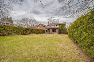 1036 St Matthews Avenue, Burlington, On L7t 2j4