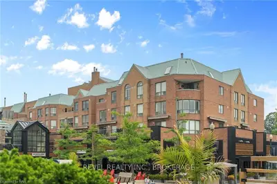 221 ROBINSON Street PH5, Oakville, ON L6J 7N9