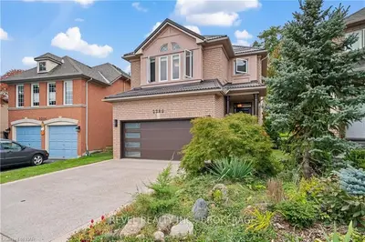 2288 Yorktown Circle, Mississauga, On L5m 5y1