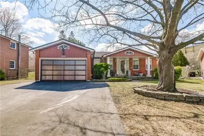 2371 Poplar Crescent, Mississauga, On L5j 4h2
