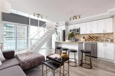 155 LEGION Road N 1307, Toronto W06, ON M8Y 0A7