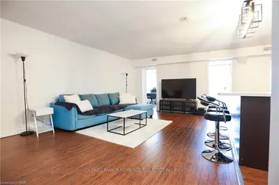 #211 3025 The Credit Woodlands, Mississauga, On, L5c 2v3