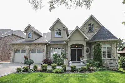 890 Park Avenue W, Burlington, On L7t 1n6