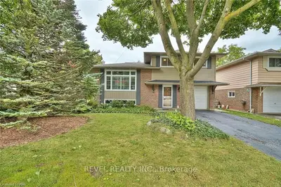 32 Osborne Crescent, Oakville, On L6h 1g1