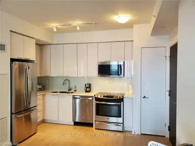 10 PARK LAWN Road 3705, Toronto W06, ON M8Y 3H8