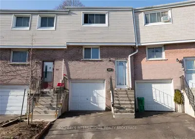 400 Mississauga Valley Boulevard 104, Mississauga, ON L5A 3N6