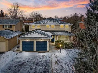 1037 VANIER Drive, Mississauga, ON L5H 3W8