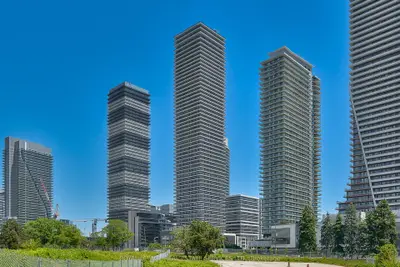 70 Annie Craig Drive 4906, Toronto W06, On M8v 0g2