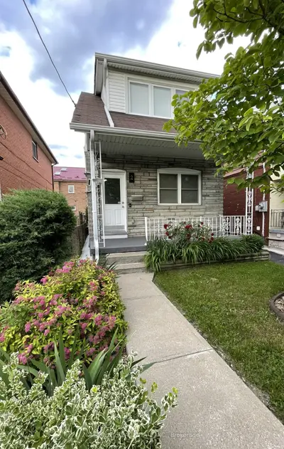 2 French Avenue, Toronto W03, On M6n 4a5
