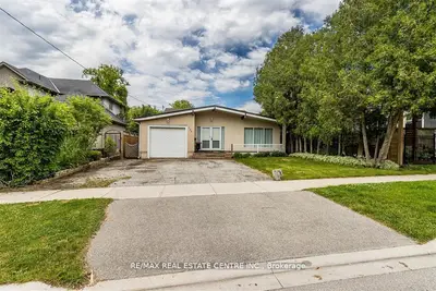 196 Nelson Street, Oakville, On L6l 3j5