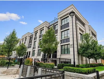 665 Cricklewood Drive 729, Mississauga, On L5g 0b9