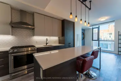 2118 Bloor Street W 403, Toronto W02, On M6s 0a6