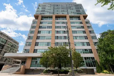2 Fieldway Road 318, Toronto W08, On M8z 0b9