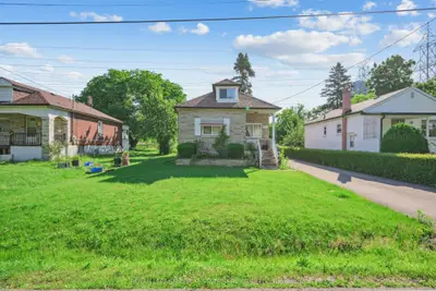 15 Acorn Avenue, Toronto W08, On M9b 3p7