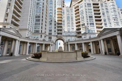 2285 Lakeshore Boulevard W 311, Toronto W06, On M8c 3x9
