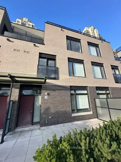 4070 Parkside Village Drive Th8, Mississauga, On L5b 0k2