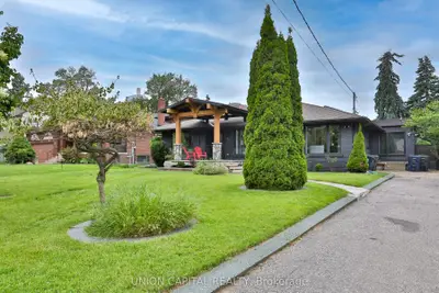 22 Mcarthur Street, Toronto W09, On M9p 3m7
