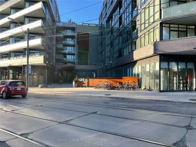 38 Howard Park Avenue 323, Toronto W01, On M6r 0a7