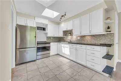284 Kerr Street 1, Oakville, On L6k 3b3