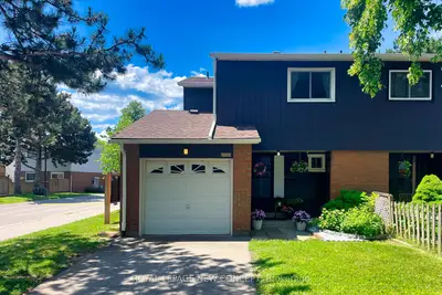 Condo Townhouse in Burlington
