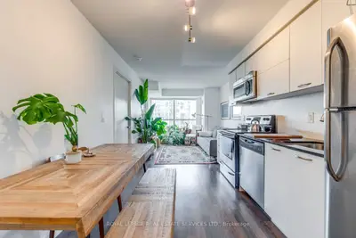 38 Joe Shuster Way 1527, Toronto W01, On M6k 0a5