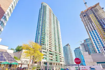 208 Enfield Place 1207, Mississauga, On L5b 0g8