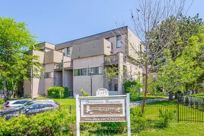 2095 Roche Court 267, Mississauga, On L5k 2c8
