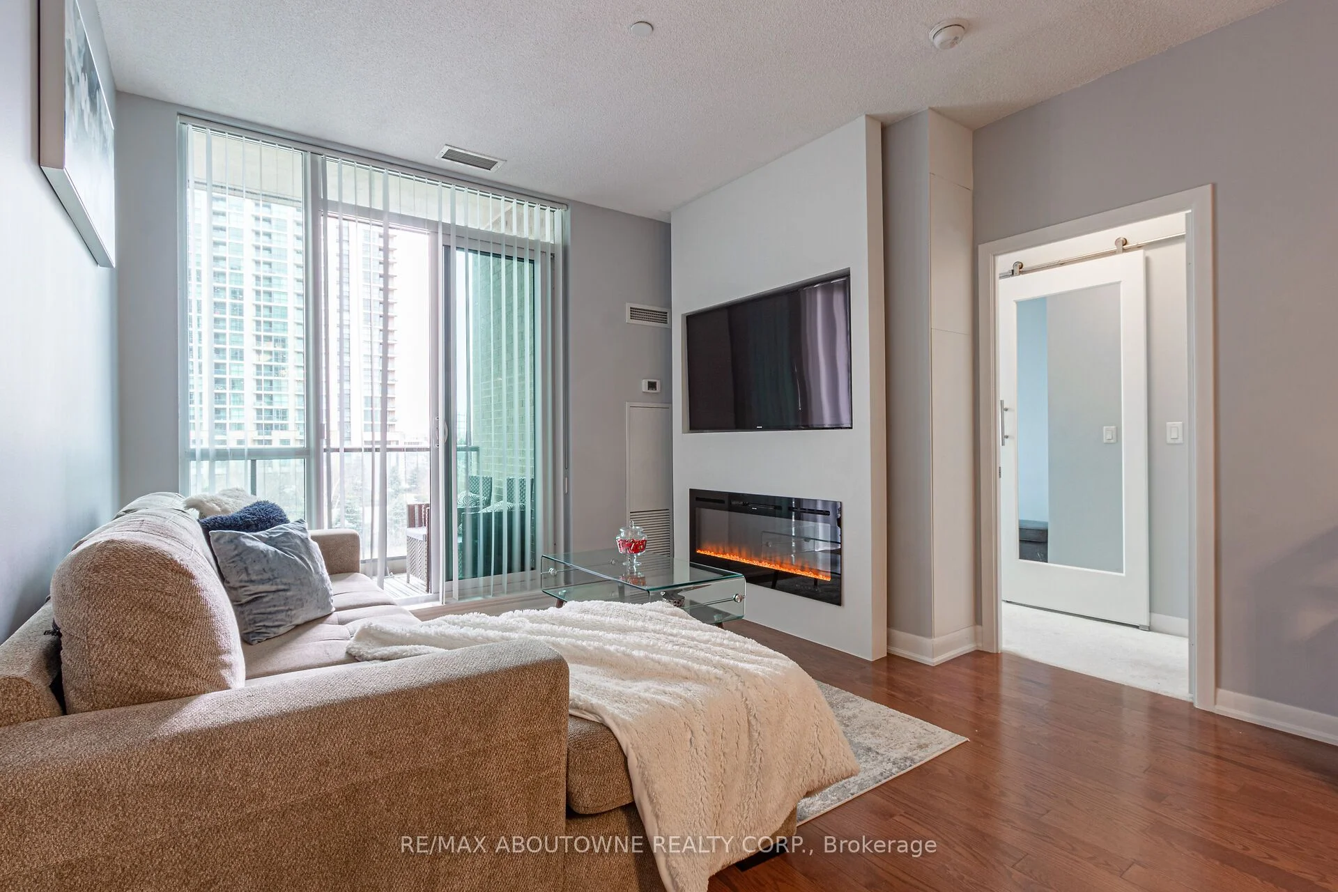 205 Sherway Gardens Road W 315, Toronto W08, On M9c 0a5