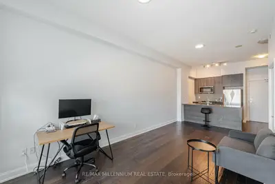 4011 Brickstone Mews 202, Mississauga, On L5b 0g3