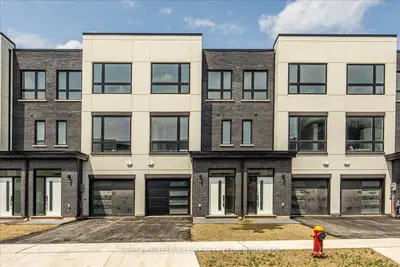Att/Row/Townhouse in Oakville
