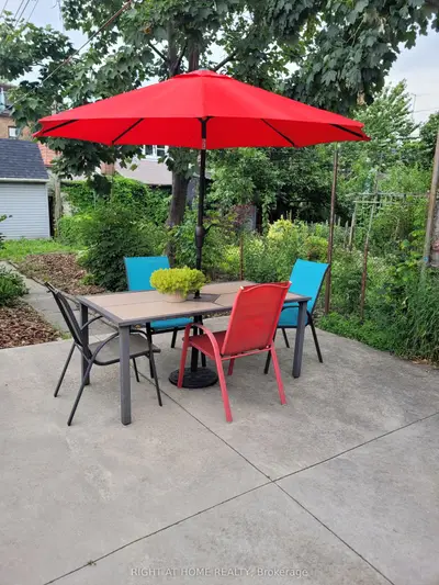 1042 St Clarens Avenue 1, Toronto W03, On M6h 3x7